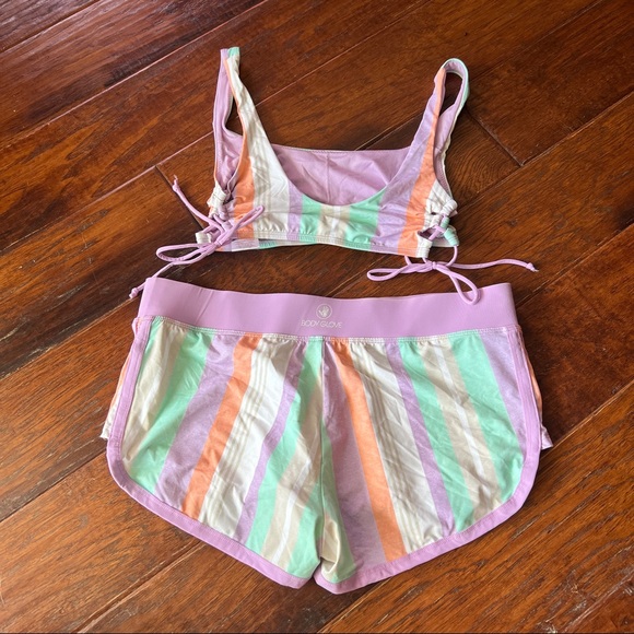 Body Glove Bikini top and matching Shorts - Picture 5 of 5